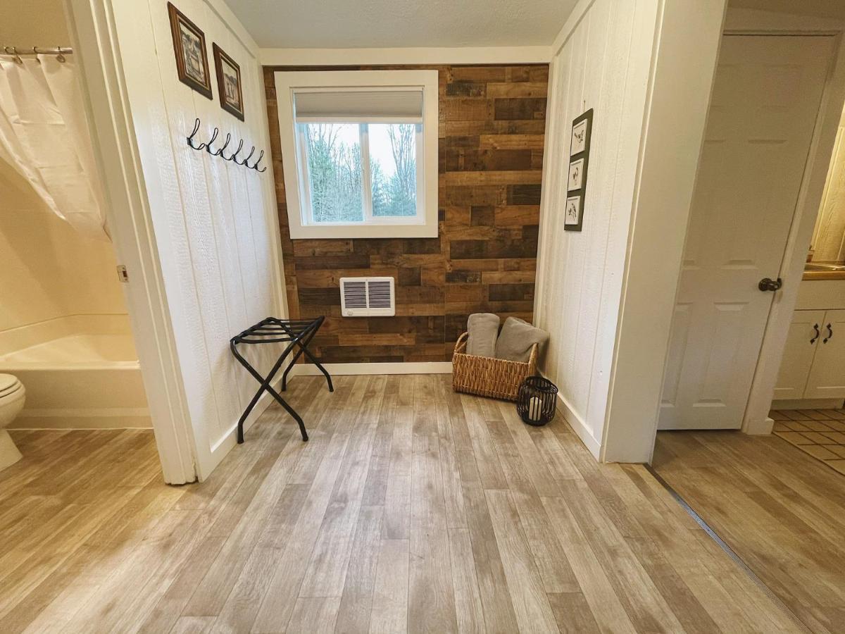 Emerald Valley Inn Port Crescent Экстерьер фото